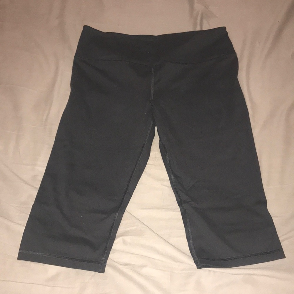 Victoria’s Secret (VSX) cropped leggings